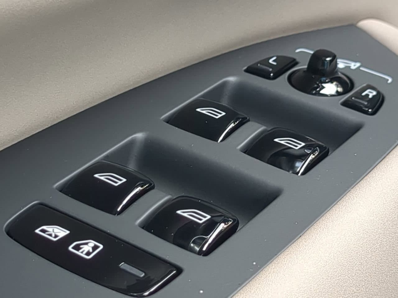 2026 Volvo XC90 Core - Photo 25