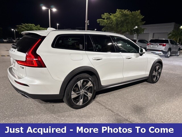 2020 Volvo V60 Cross Country T5 photo 3