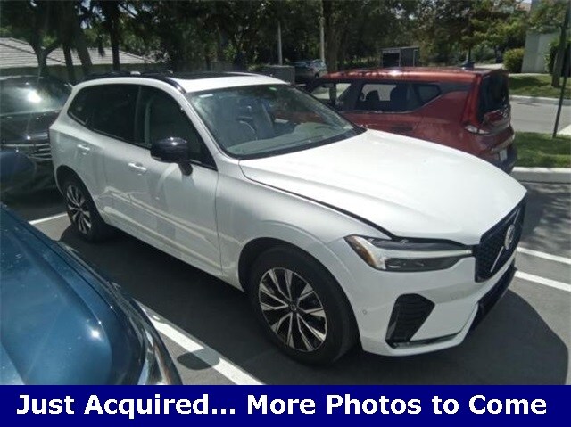 2023 Volvo XC60 B5 Plus photo 2
