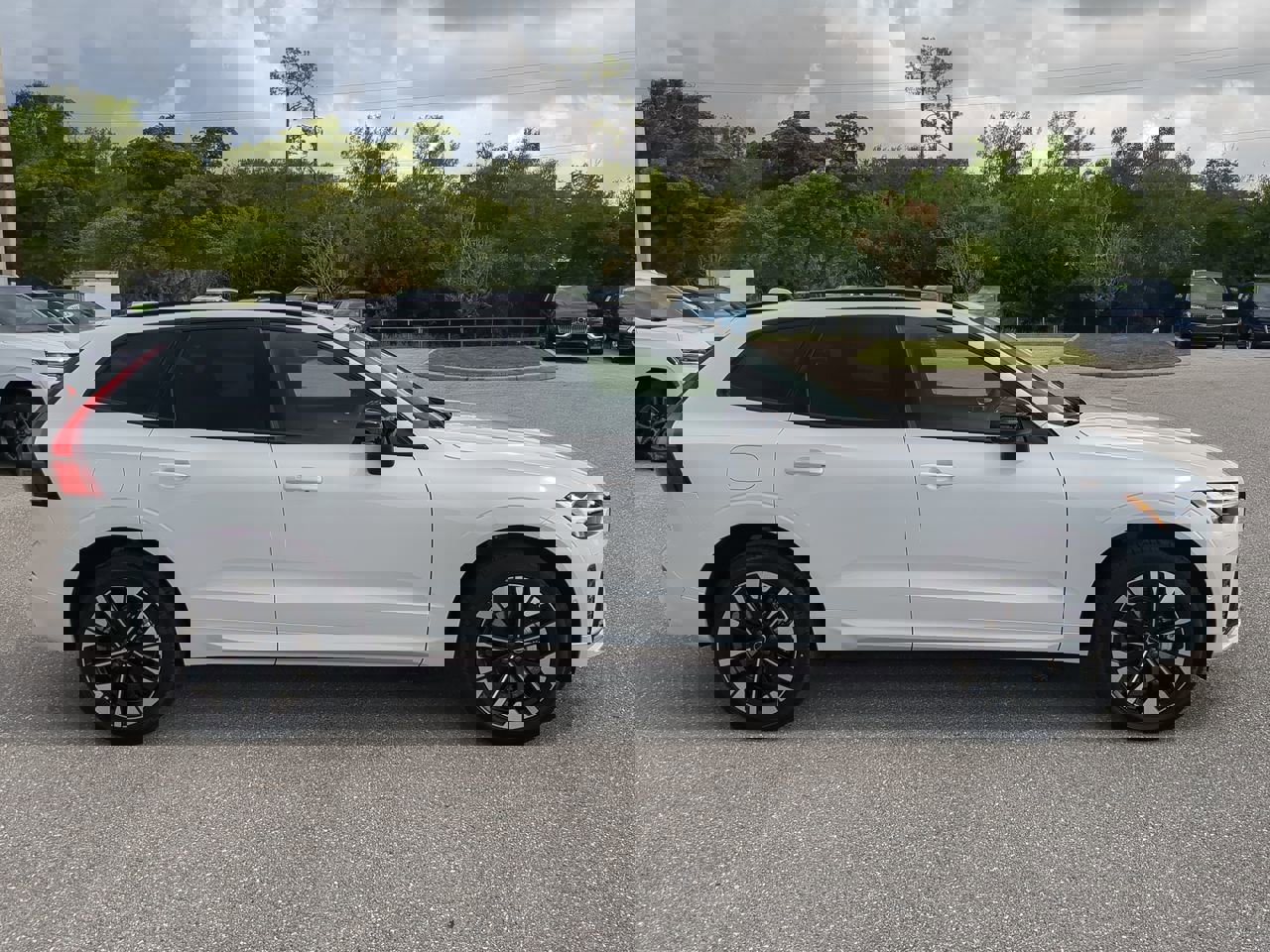 2026 Volvo XC60 B5 Plus photo 4