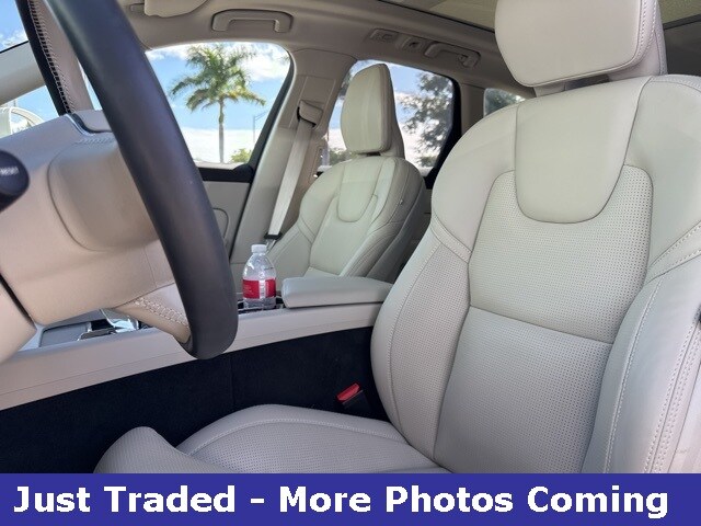 2023 Volvo XC60 B5 Ultimate photo 2