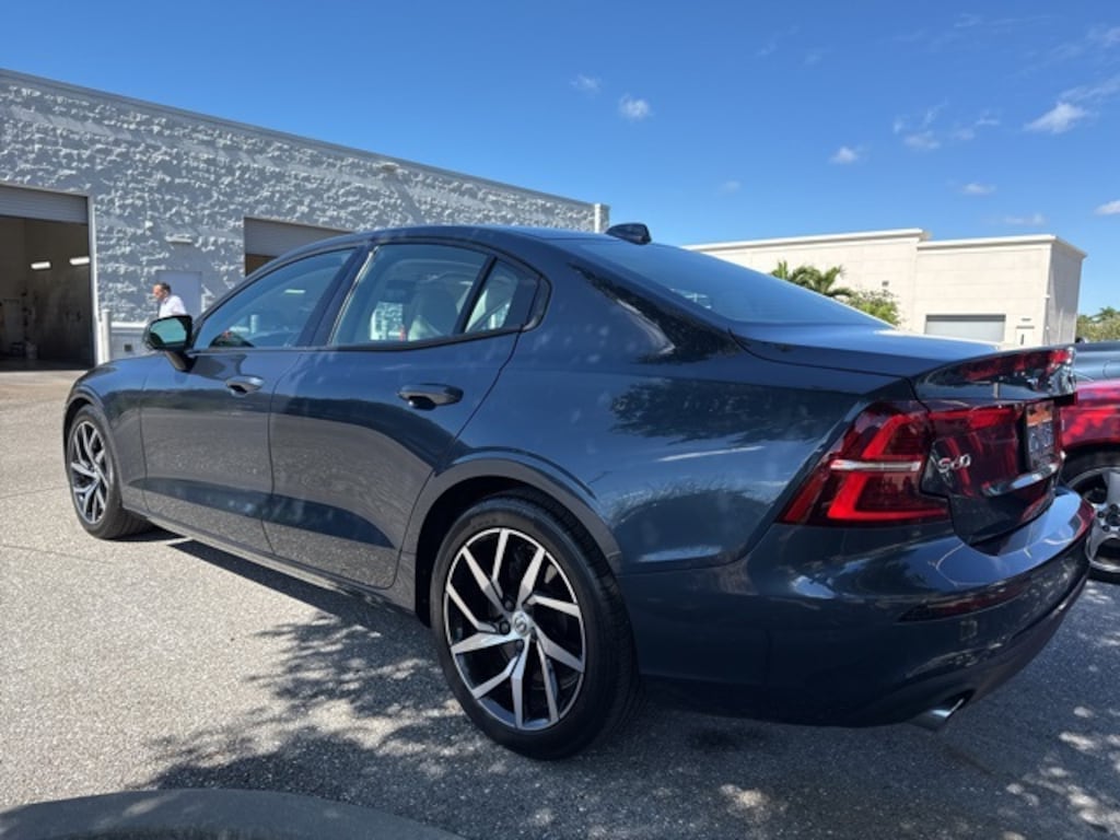 Used 2019 Volvo S60 T6 Momentum Sedan