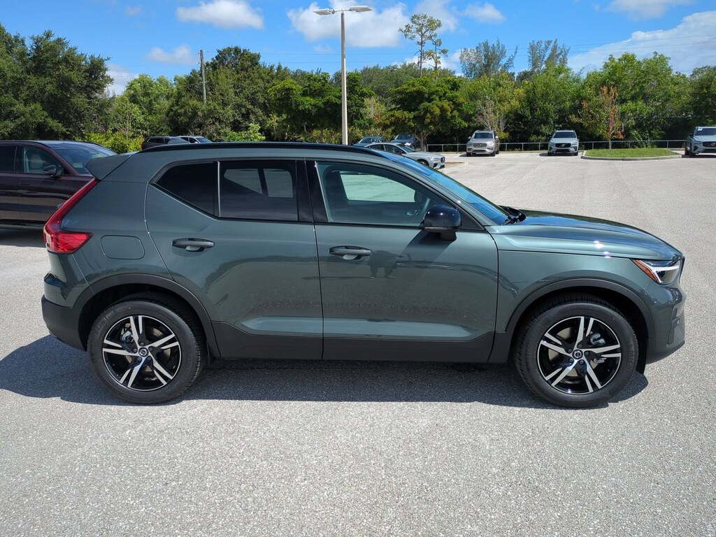New 2026 Volvo XC40 B5 Core SUV