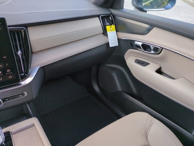 2026 Volvo XC90 Plus - Photo 18