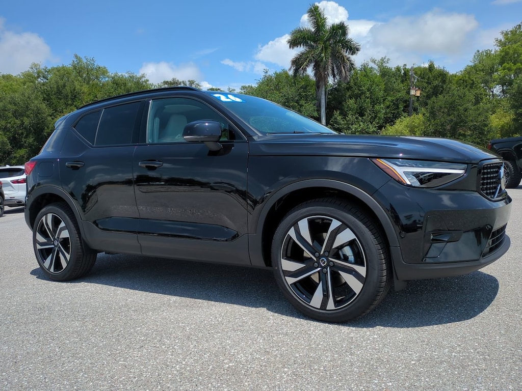 New 2026 Volvo XC40 B5 Plus SUV