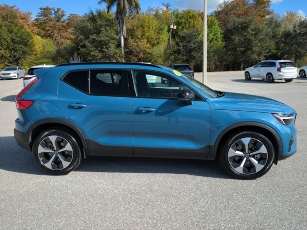 Certified 2025 Volvo XC40 B5 Plus Dark Theme SUV