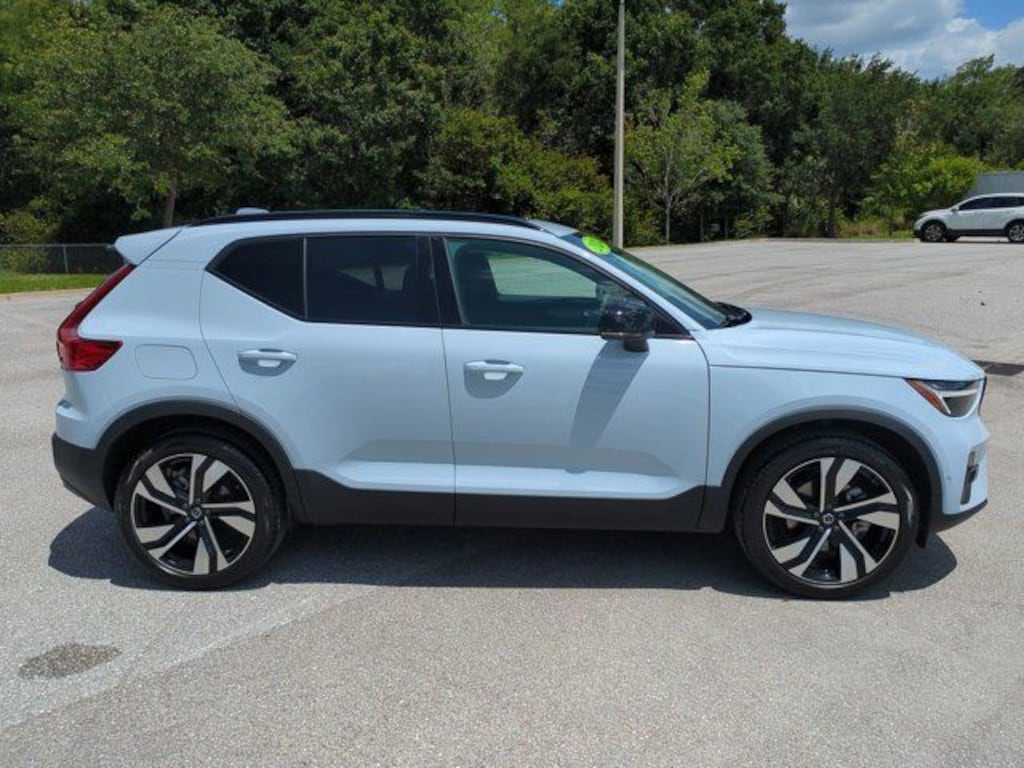 Certified 2024 Volvo XC40 B5 Plus Dark Theme SUV