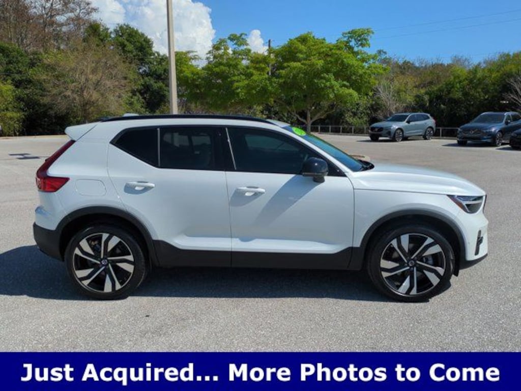 Certified 2024 Volvo XC40 B5 Plus Dark Theme SUV