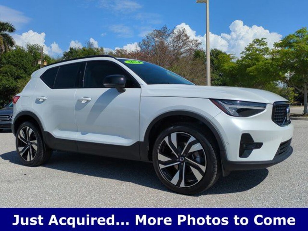 Certified 2024 Volvo XC40 B5 Plus Dark Theme SUV