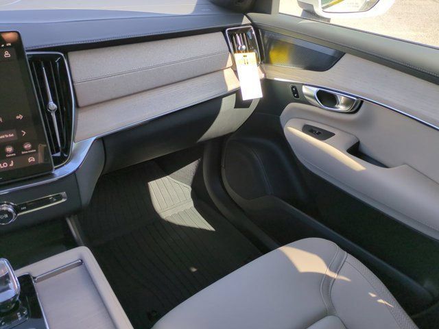2026 Volvo XC90 Plus - Photo 19