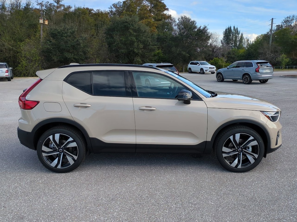New 2026 Volvo XC40 B4 Plus SUV