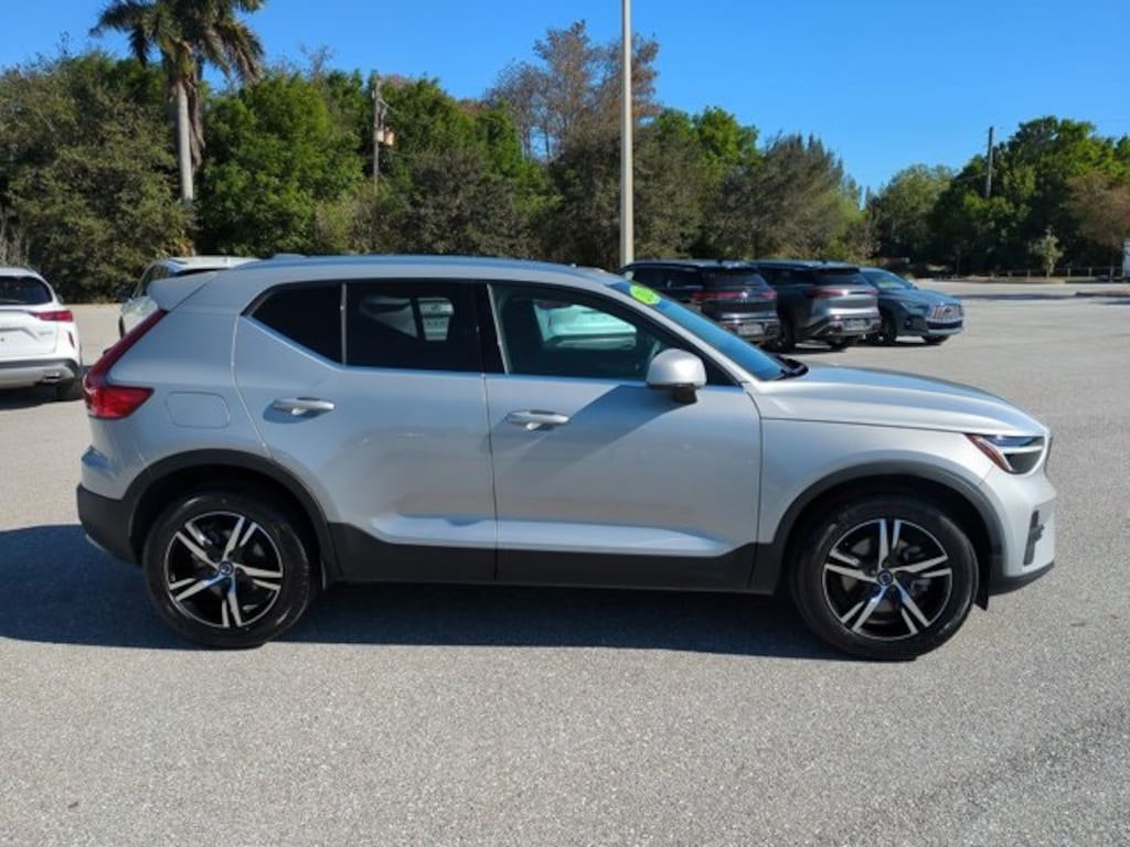 Certified 2025 Volvo XC40 B5 Core SUV