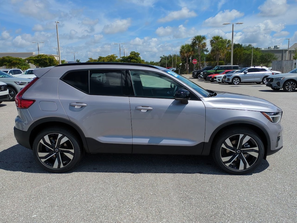 New 2026 Volvo XC40 B5 Ultra SUV