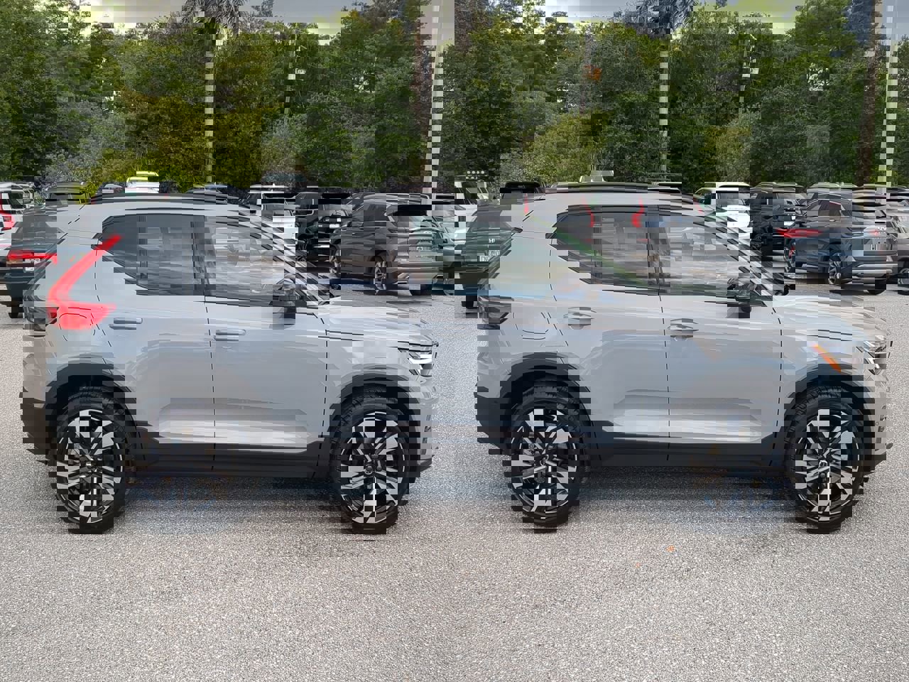 2026 Volvo XC40 Plus photo 4