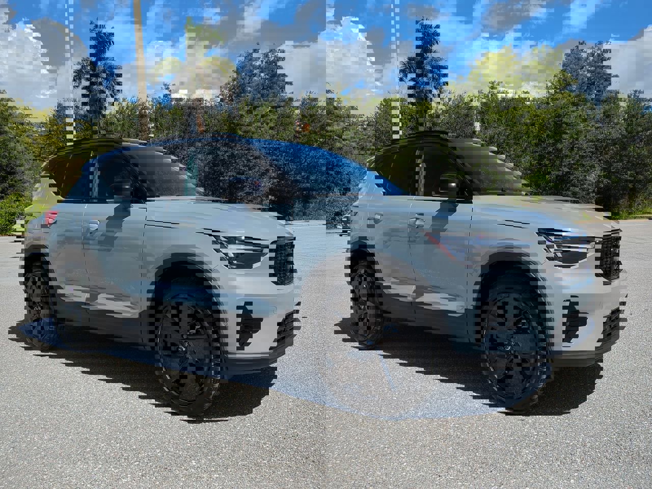2026 Volvo XC40 photo 2