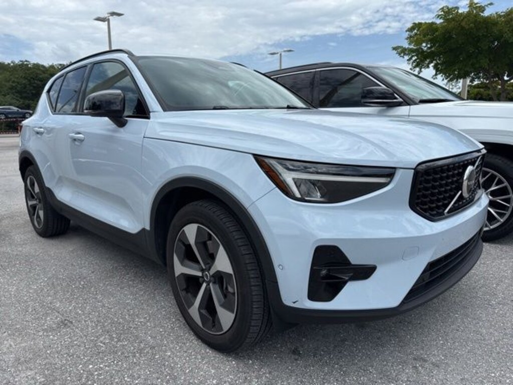 Used 2024 Volvo XC40 B5 Plus Dark Theme SUV