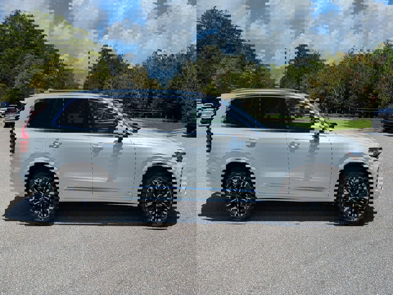 2026 Volvo XC90 B5 Core photo 4