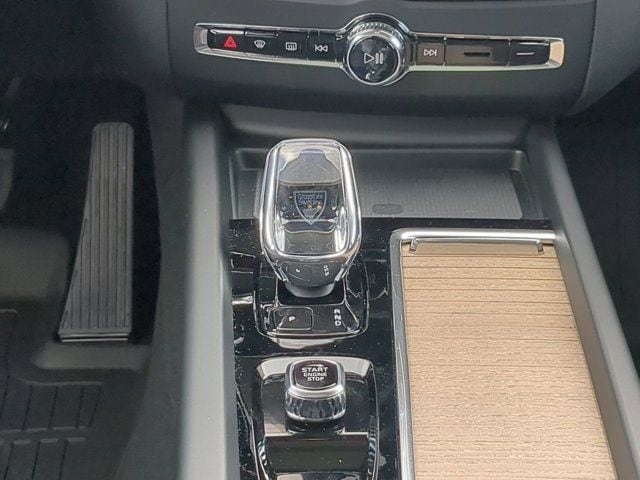 2026 Volvo XC60 Plus - Photo 20
