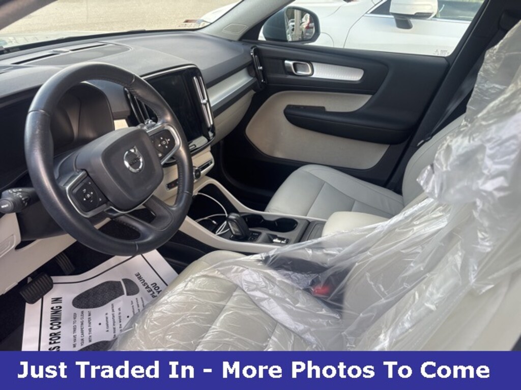Used 2019 Volvo XC40 Momentum SUV