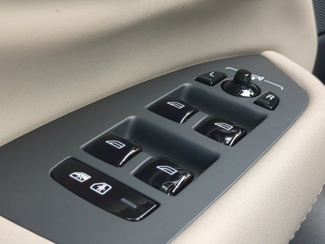 2026 Volvo XC90 Plus - Photo 23