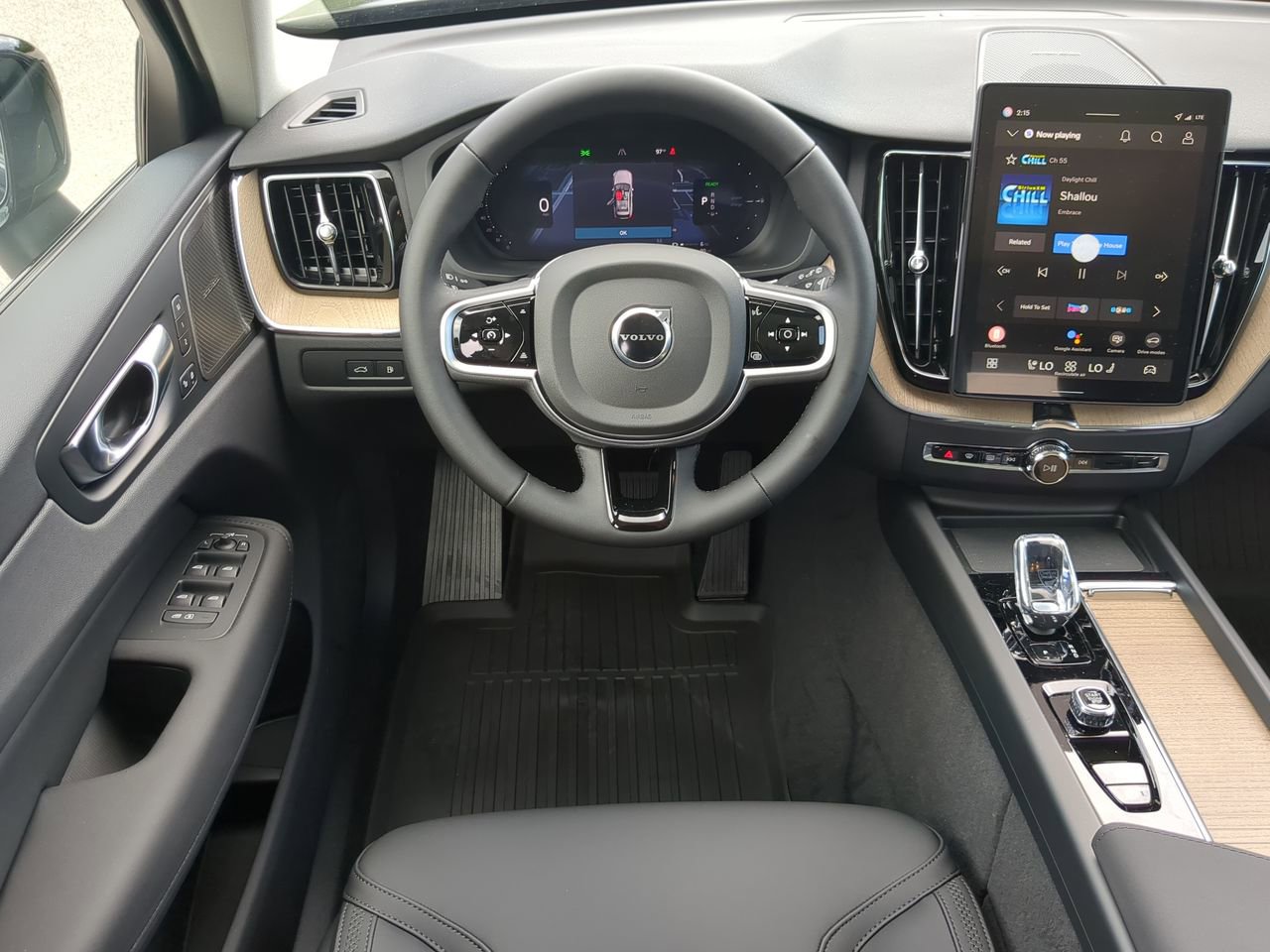 2026 Volvo XC60 Plus - Photo 17