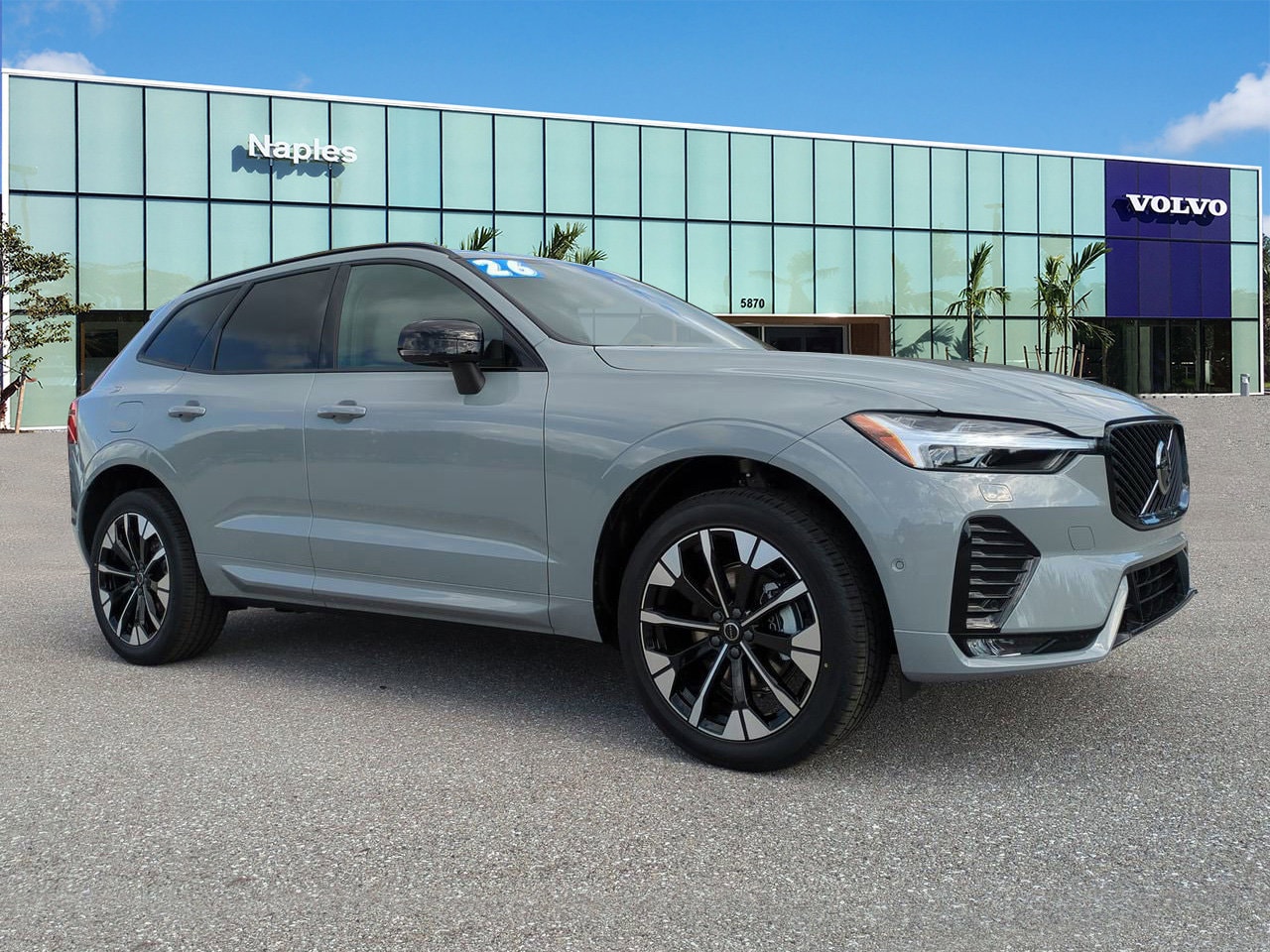 2026 Volvo XC60 Plus's photo