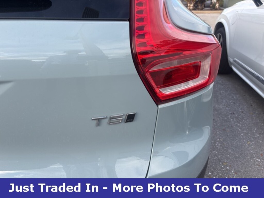 Used 2019 Volvo XC40 Momentum SUV