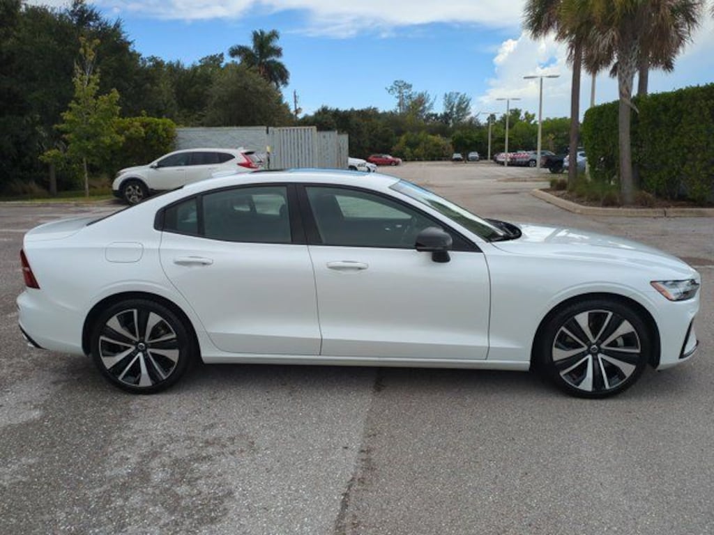 Used 2022 Volvo S60 B5 Momentum Sedan
