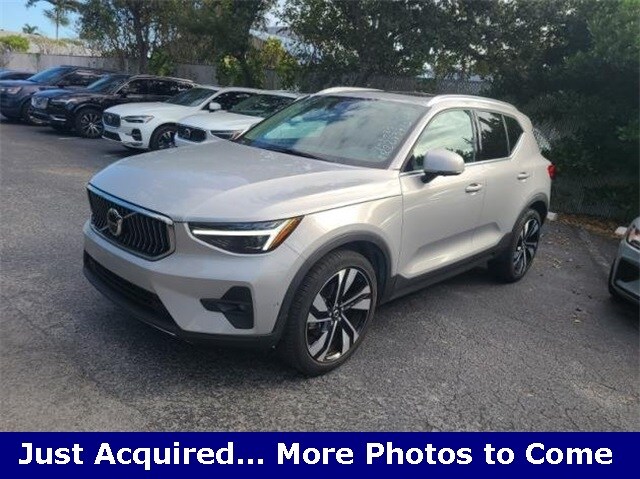 2024 Volvo XC40 Plus photo 2