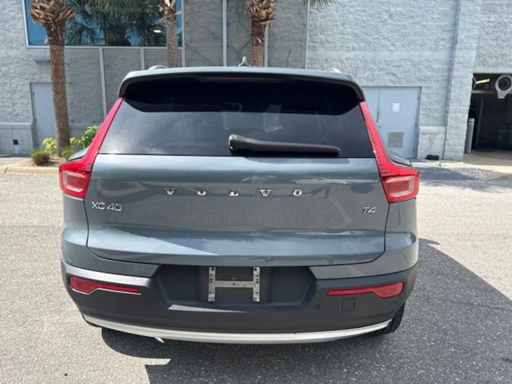 Used 2020 Volvo XC40 Momentum SUV