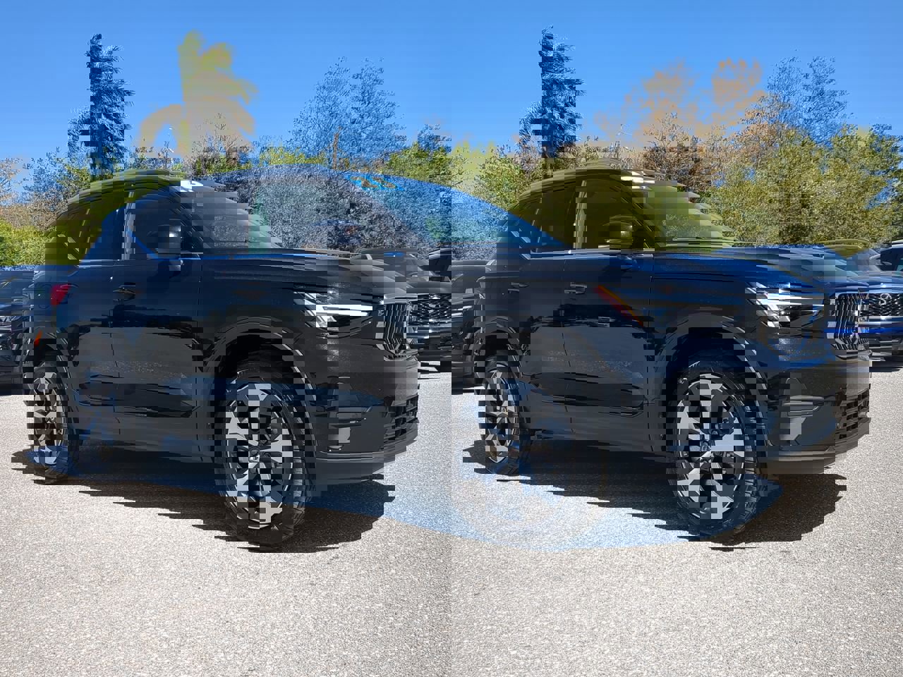 2025 Volvo XC40 Core photo 2