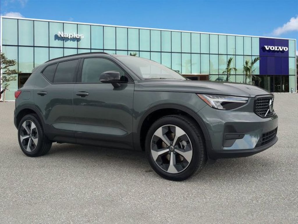 Used 2026 Volvo XC40 B5 Core SUV