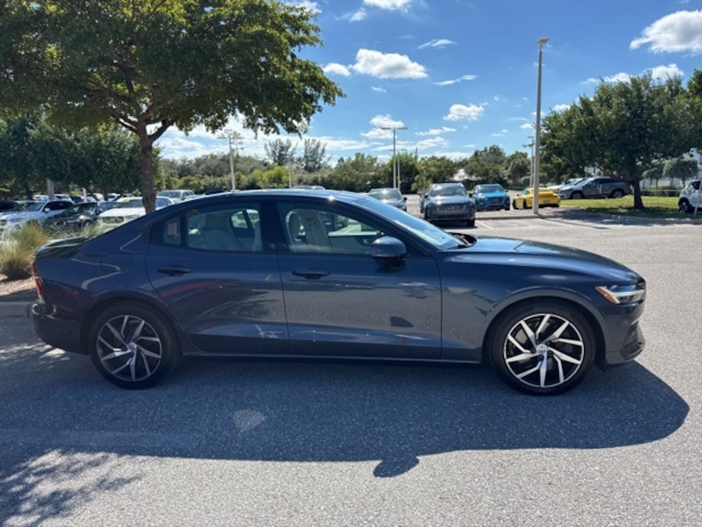 Used 2019 Volvo S60 T6 Momentum Sedan