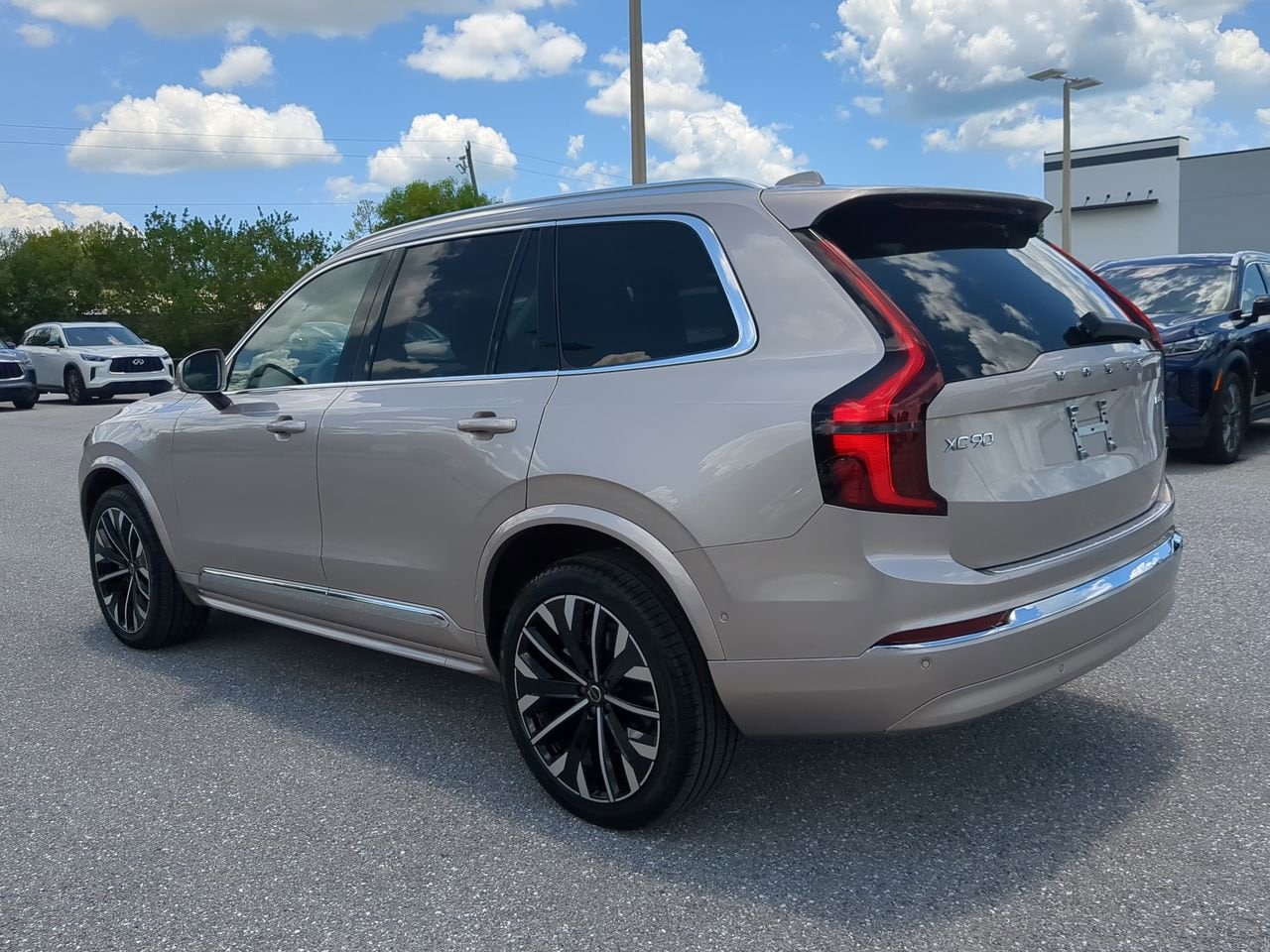 2026 Volvo XC90 Plus - Photo 7
