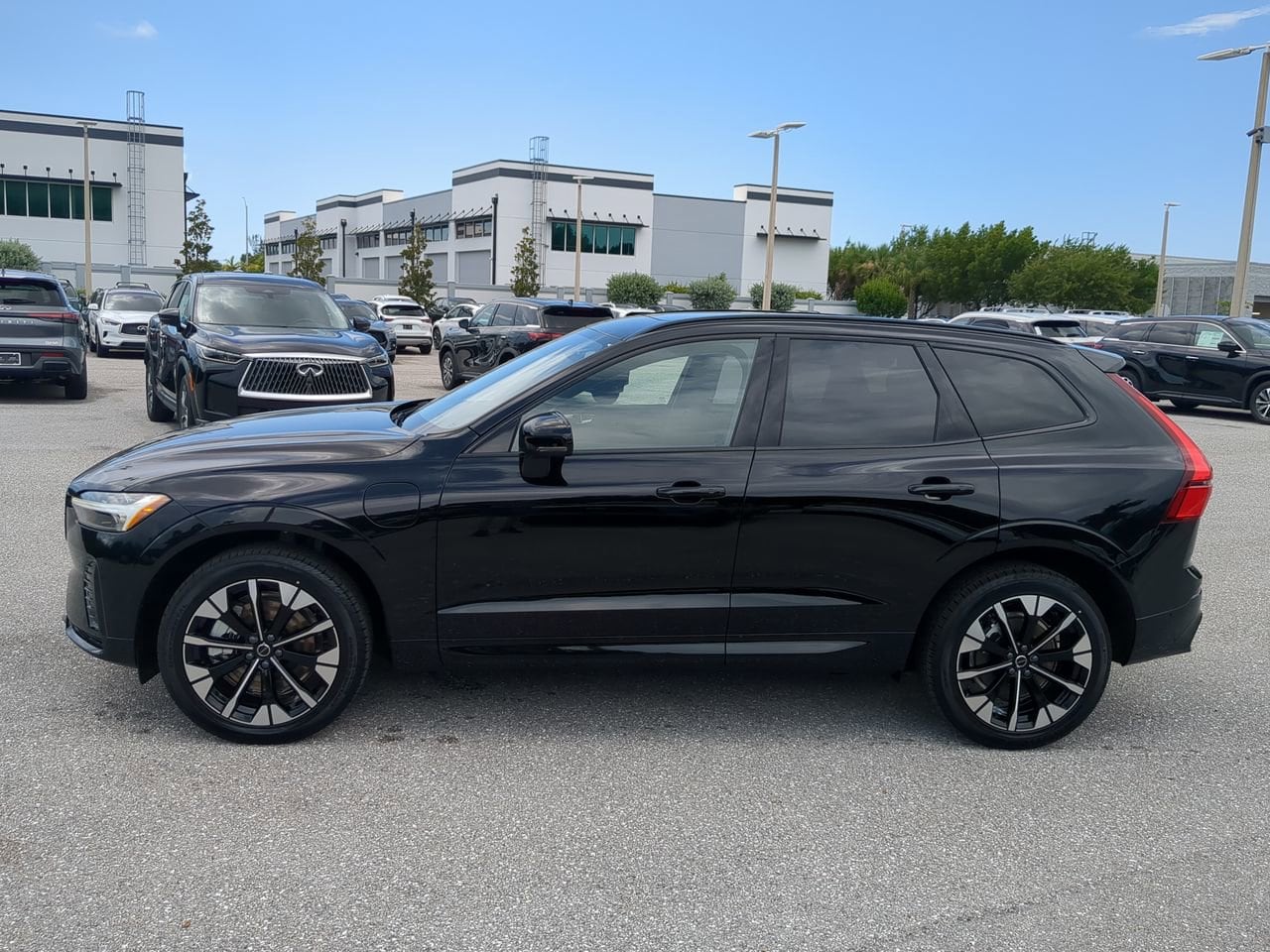 2026 Volvo XC60 Plus - Photo 8