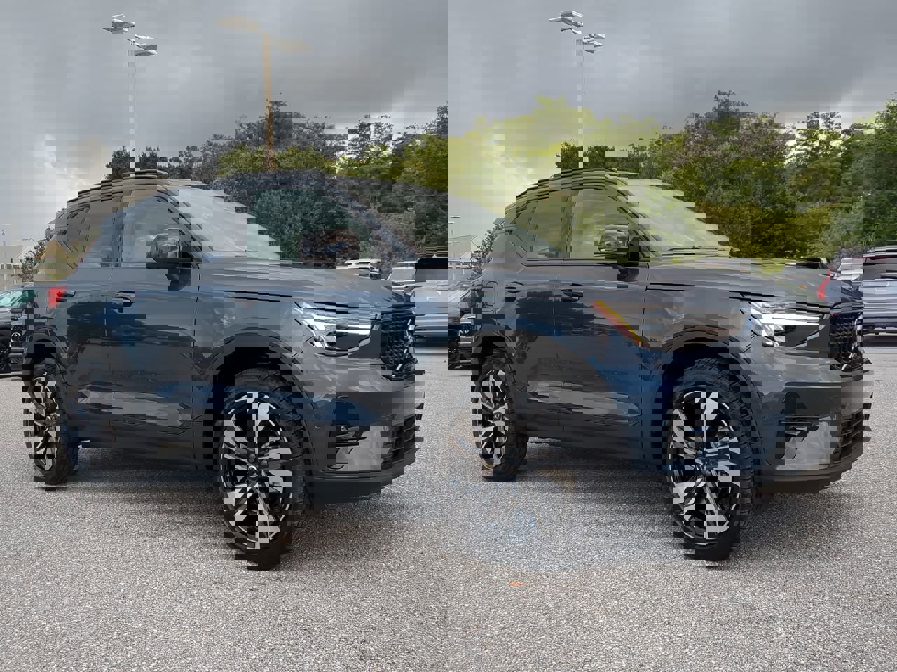 2026 Volvo XC40 Plus photo 2