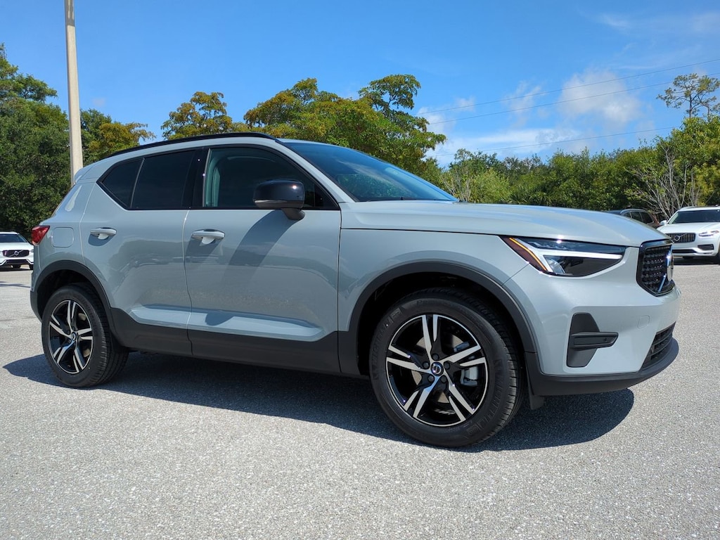New 2026 Volvo XC40 B5 Core SUV
