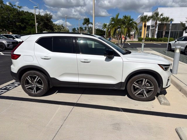 2024 Volvo XC40 SUV 