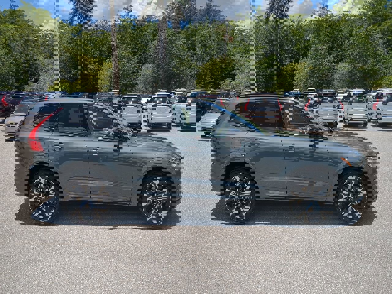 2026 Volvo XC60 Hybrid T8 photo 4