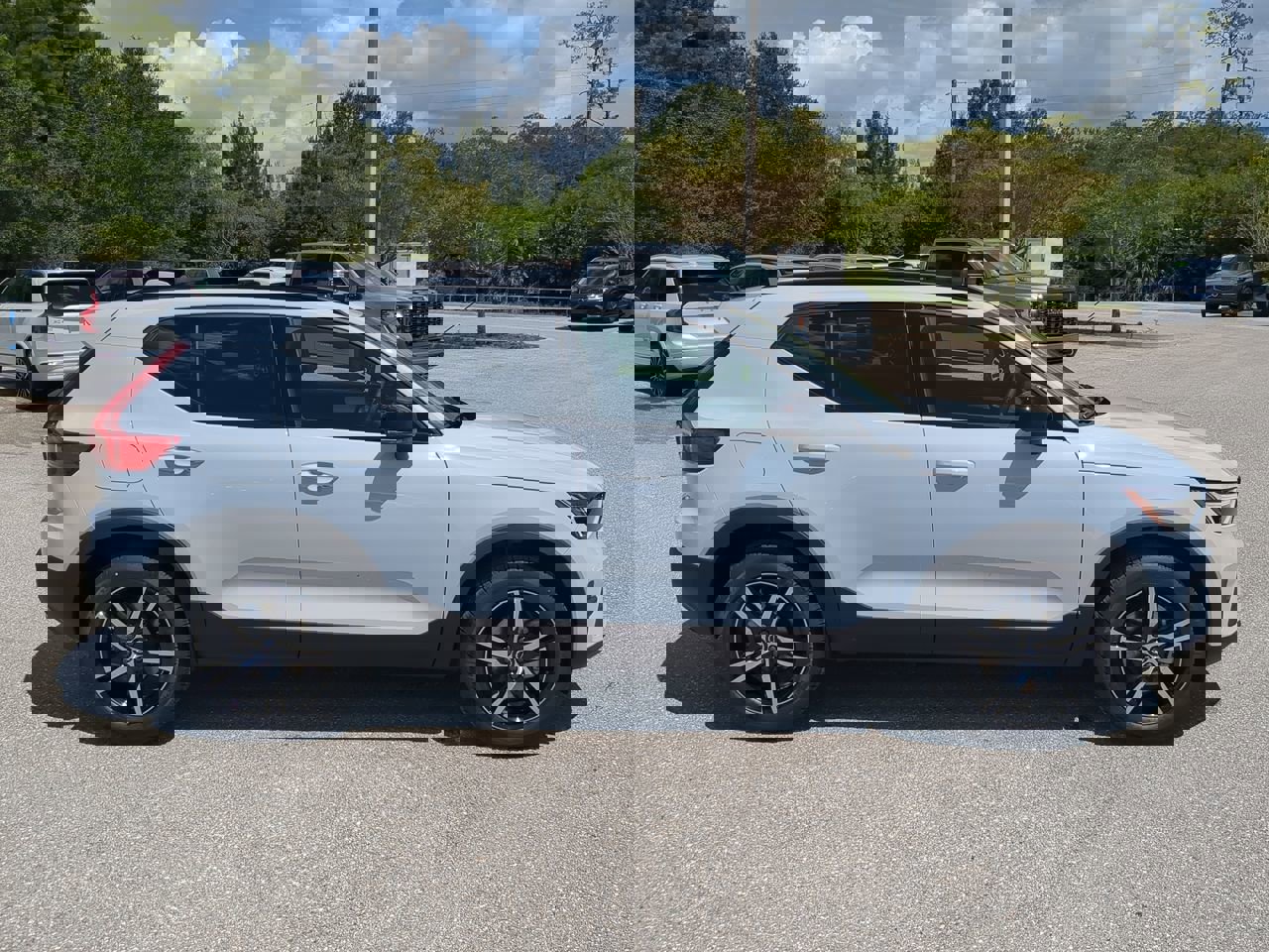 2026 Volvo XC40 Core photo 3