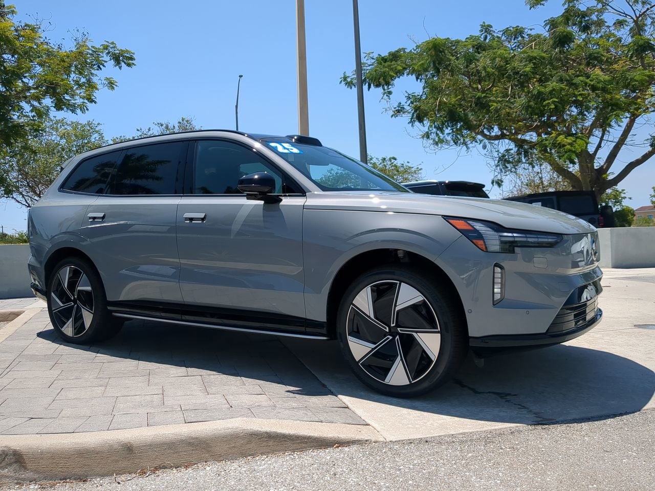 Used 2025 Volvo EX90 Plus with VIN 7JDEV3VK6SG008236 for sale in Naples, FL