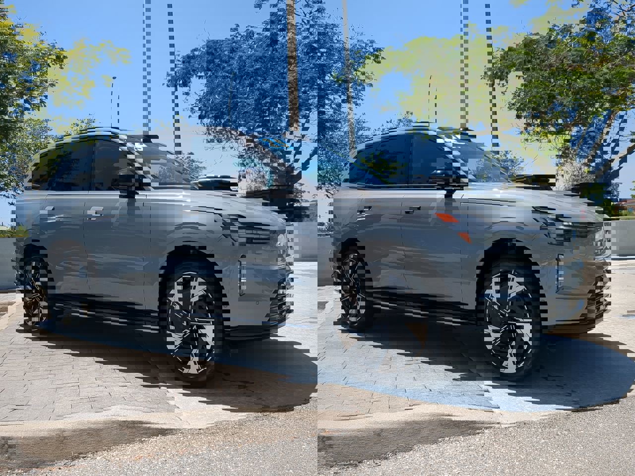 2025 Volvo EX90 Twin Motor Plus photo 2