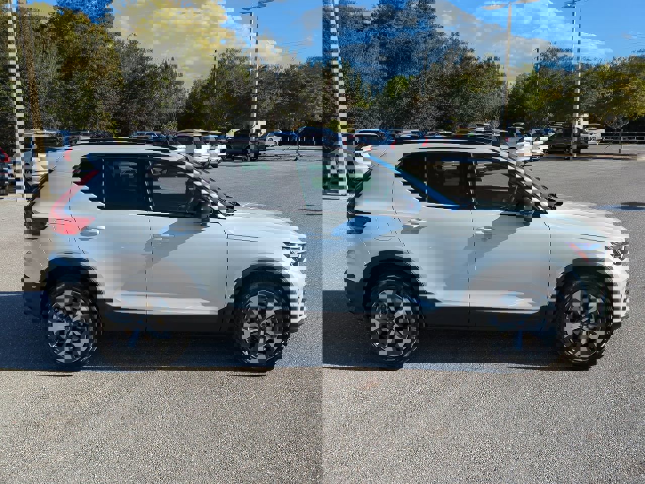 2026 Volvo XC40 Plus photo 4