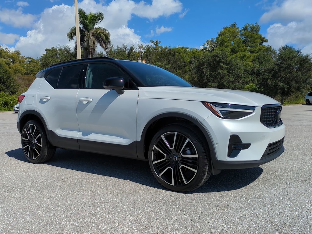 New 2026 Volvo XC40 B5 Ultra Black Edition SUV