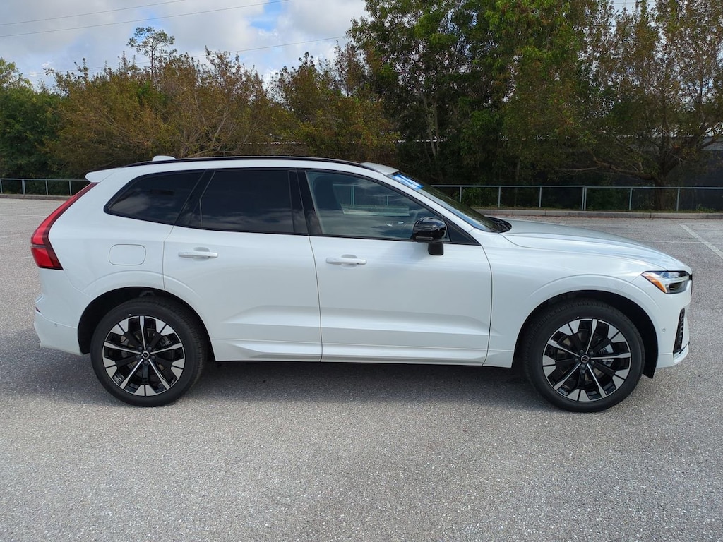 New 2026 Volvo XC60 B5 Plus SUV