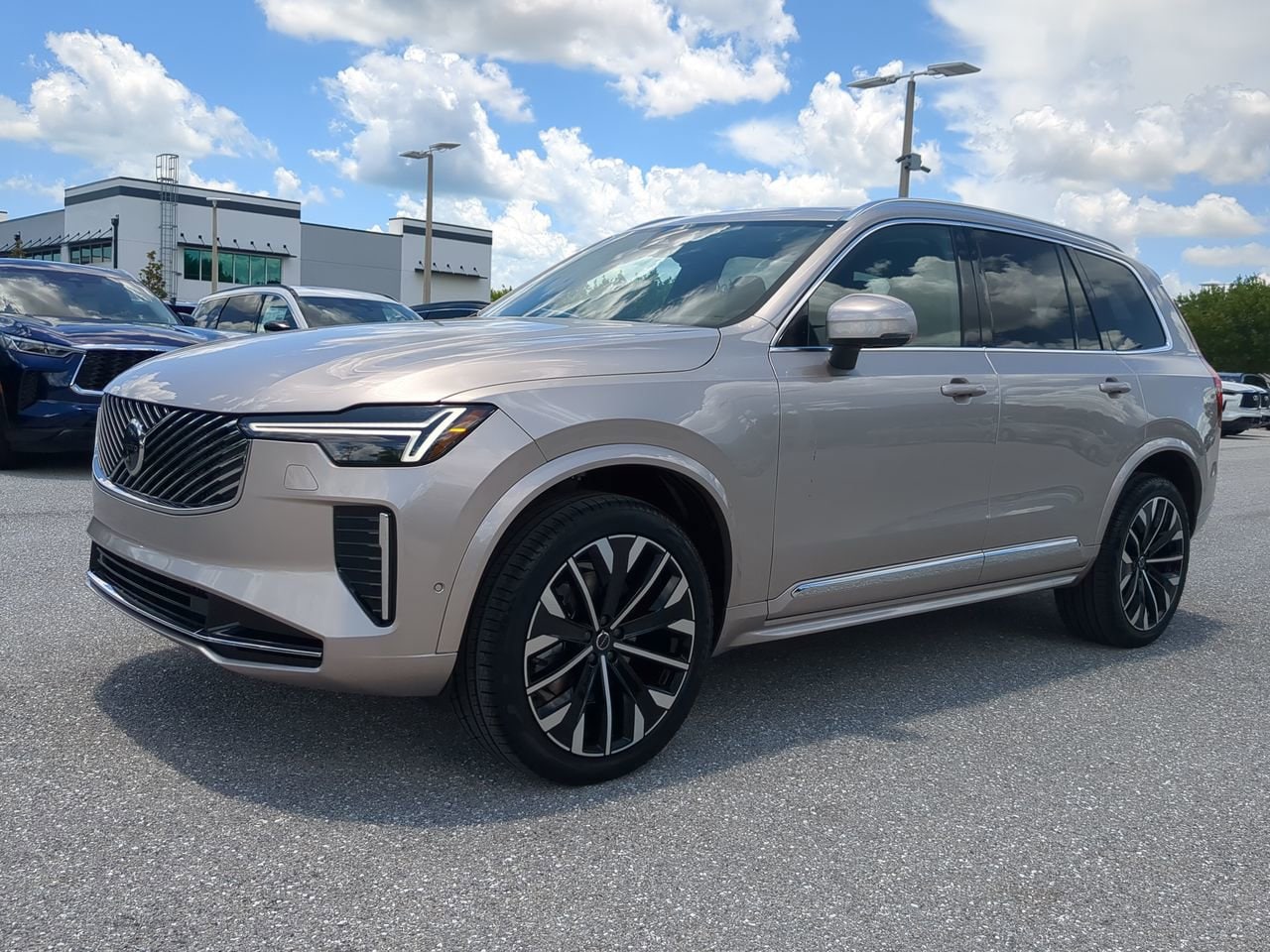 2026 Volvo XC90 Plus - Photo 9