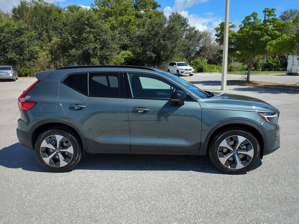 New 2026 Volvo XC40 B4 Core SUV