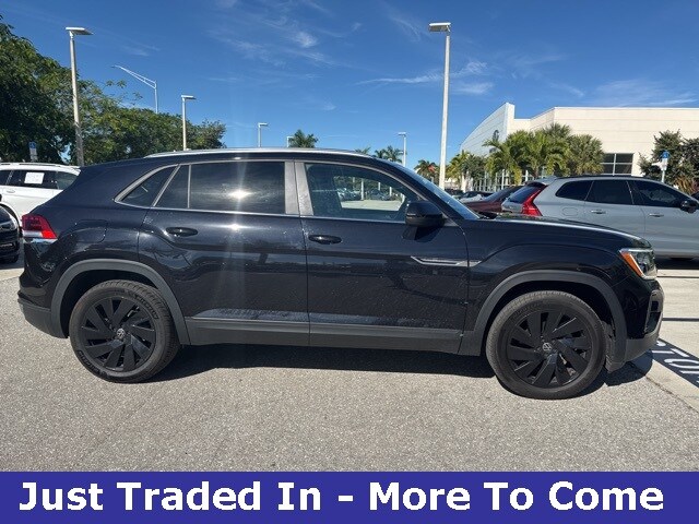 2024 Volkswagen Atlas Cross Sport SE Technology photo 2