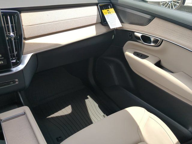 2026 Volvo XC90 Plus - Photo 16