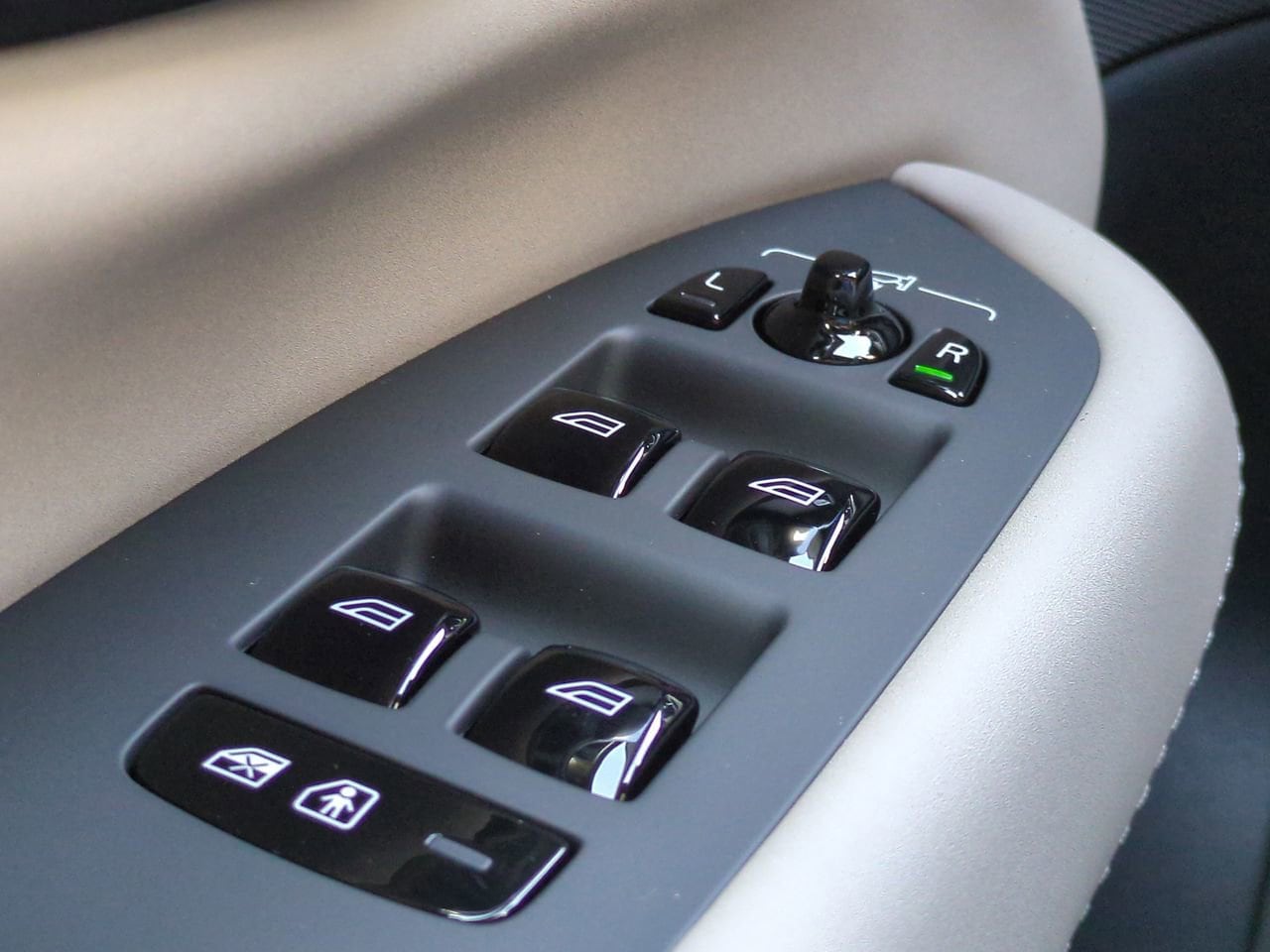 2026 Volvo XC90 Ultra - Photo 24